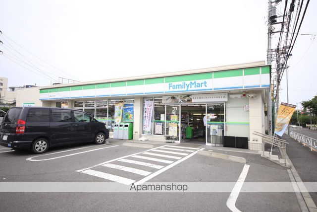 コンビニ　ファミリーマート（コンビニ）まで479m