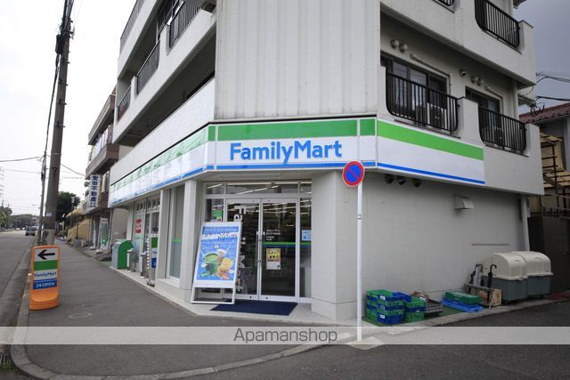 コンビニ　ファミリーマート（コンビニ）まで755m