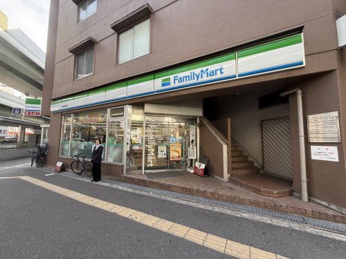 コンビニ　ファミリーマート 阿波座駅前店（コンビニ）まで250m