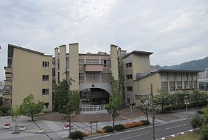 中学校　神戸市立渚中学校（中学校）まで709m
