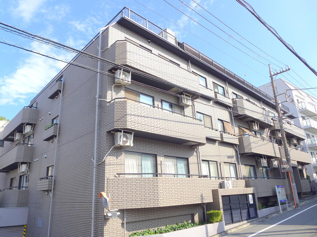 建物外観　重厚な外観
