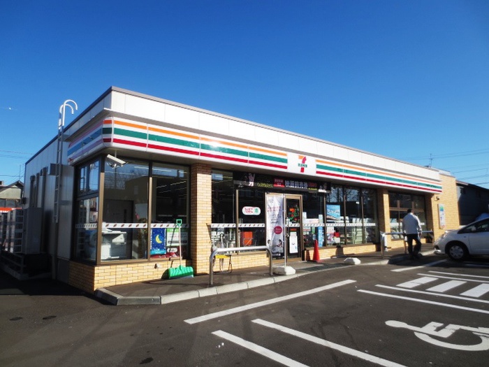 コンビニ　セブンイレブン（コンビニ）まで87m
