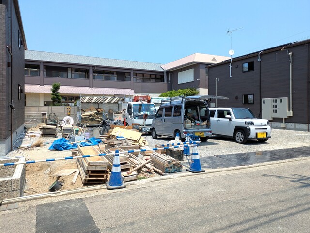 駐車場　建築中