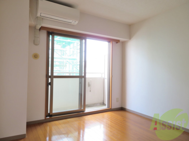 その他部屋・スペース　明るいお部屋です。どこにベッドおこうかな。