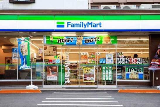 コンビニ　ファミリーマート中目黒一丁目店（コンビニ）まで257m