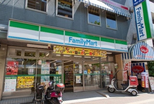 コンビニ　ファミリーマート中央月島三丁目店（コンビニ）まで199m