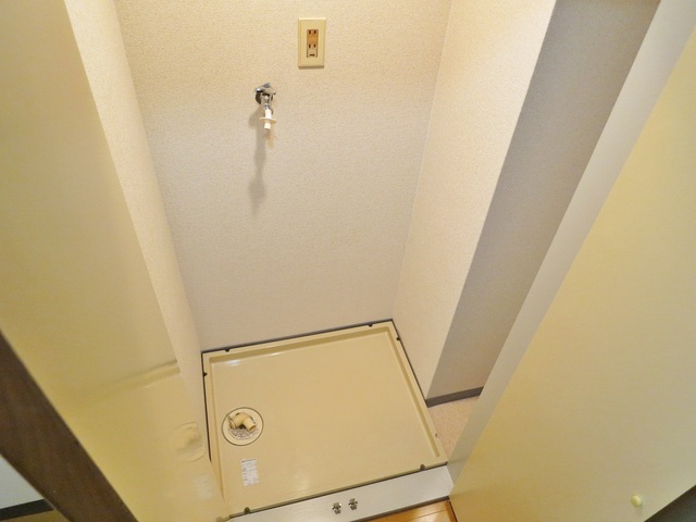 その他　とびら付きの室内洗濯機置き場♪