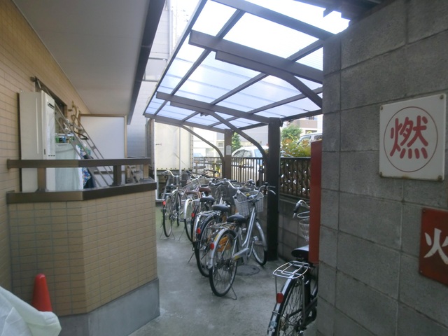 その他共有部分　屋根付き駐輪場。