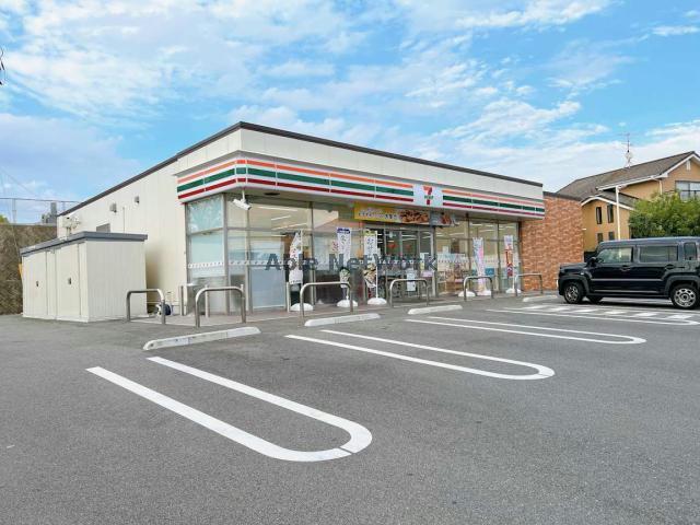 コンビニ　セブンイレブン宇部東梶返3丁目店（コンビニ）まで203m
