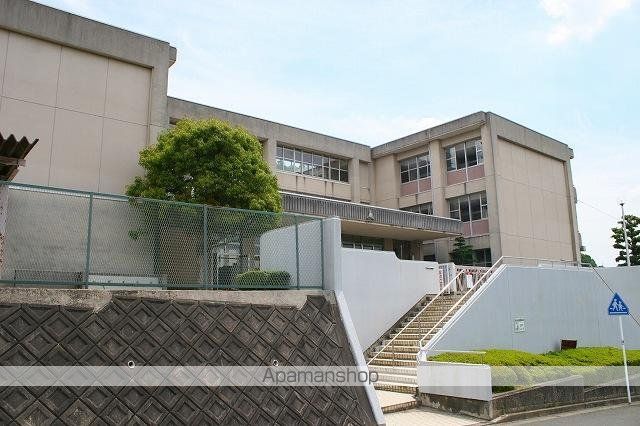 中学校　生駒市立光明中学校（中学校）まで821m