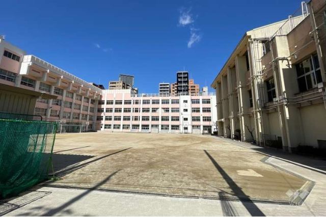 中学校　大阪市立花乃井中学校（中学校）まで740m
