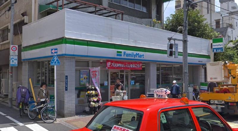 コンビニ　ファミリーマート（コンビニ）まで150m