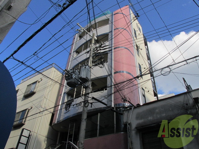 建物外観　シャープなデザインの外観。
