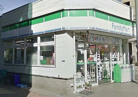 コンビニ　ファミリーマート中央林間駅前店（コンビニ）まで162m