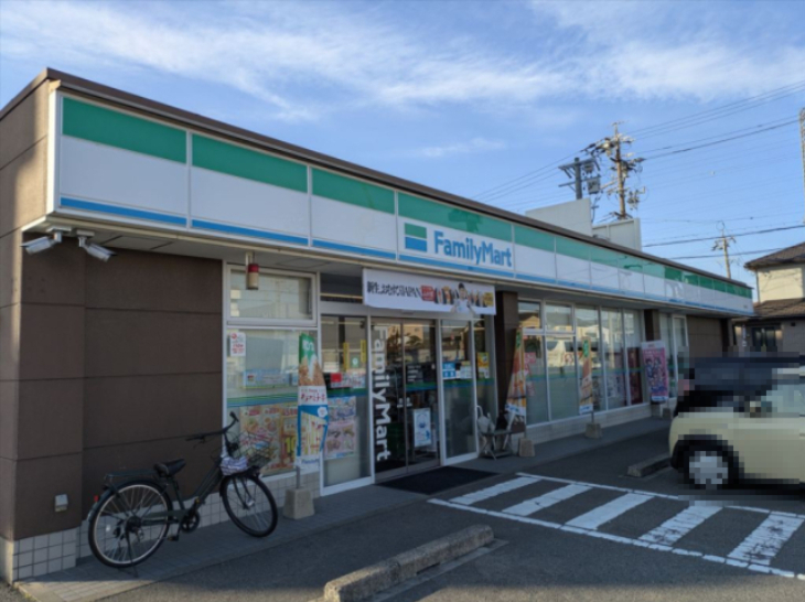 コンビニ　ファミリーマート 小牧新町店（コンビニ）まで131m