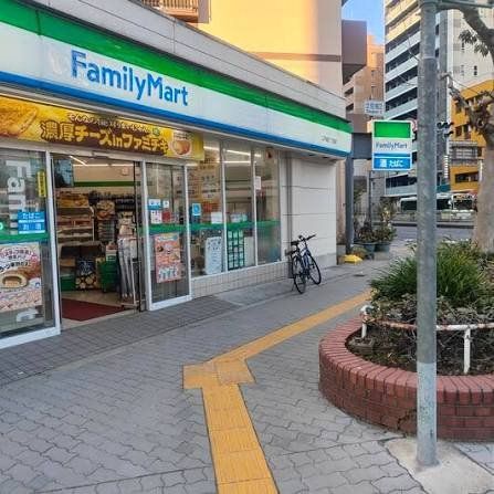 コンビニ　ファミリーマート江戸堀三丁目店（コンビニ）まで200m