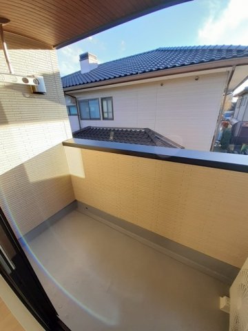 バルコニー　開放的で明るい空間を演出してくれるバルコニーです