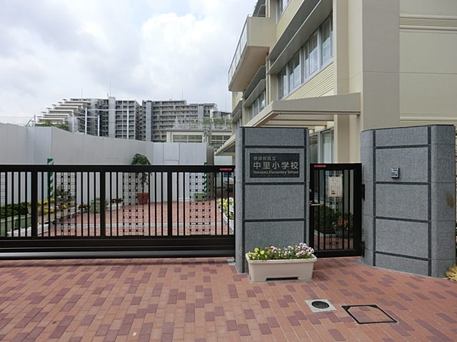 小学校　世田谷区立中里小学校（小学校）まで886m