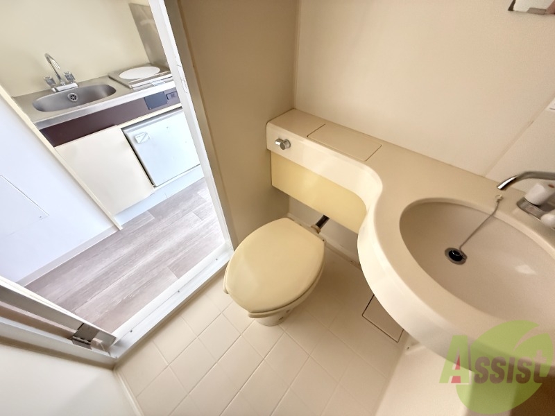 トイレ　トイレスペースにもゆとりがございます。