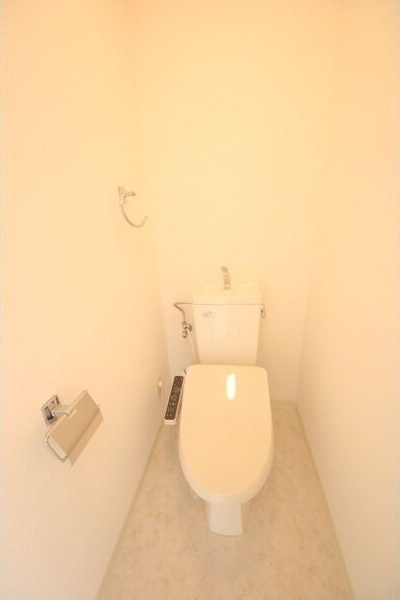 トイレ　※写真は同じマンションの違う部屋のものになります。