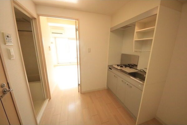 キッチン　※写真は同じマンションの違う部屋のものになります。