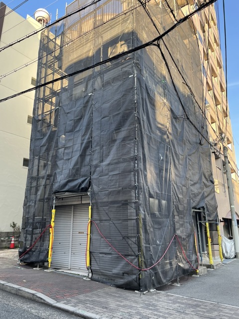 建物外観　外観リノベーション中（建設中）