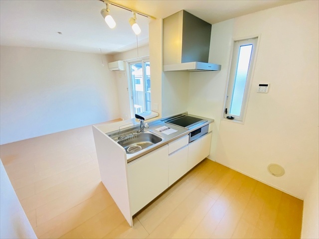 キッチン　同一建物内２０３号室内装写真掲載