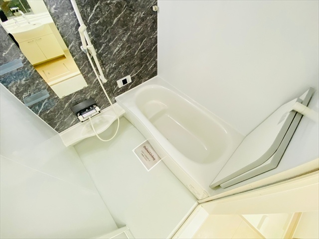 バス・シャワールーム　同一建物内２０３号室内装写真掲載