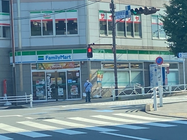 コンビニ　ファミリーマート日野駅前店（コンビニ）まで672m