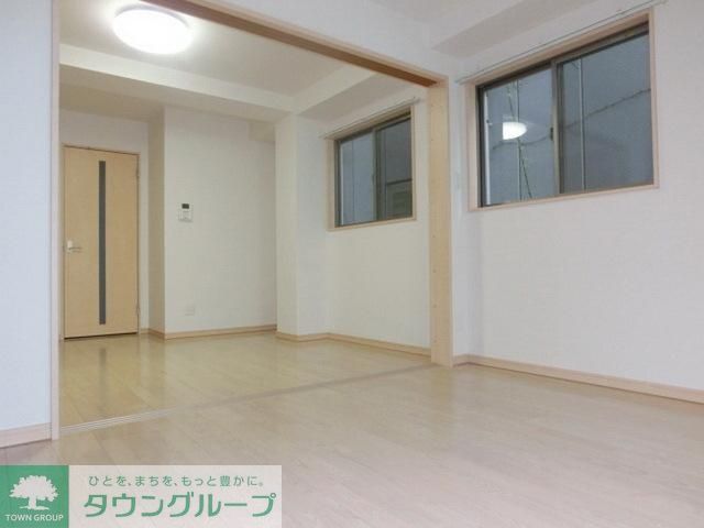 その他部屋・スペース　二面採光で風通しの良いお部屋です。