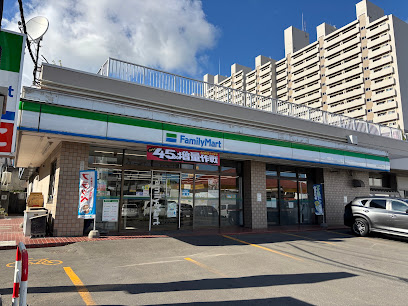 コンビニ　ファミリーマート平岸5条店（コンビニ）まで407m