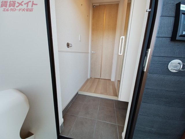 玄関　同タイプの部屋写真です。