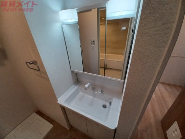 洗面設備　同タイプの部屋写真です。