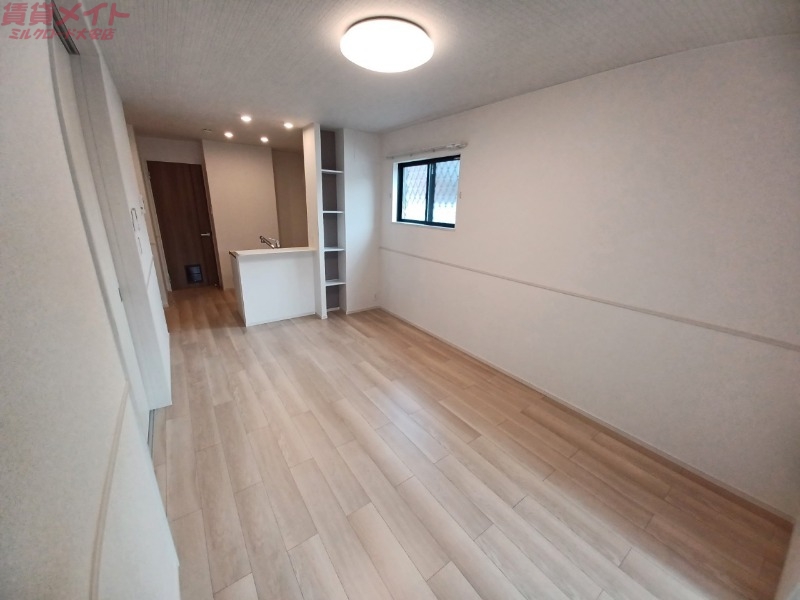 居室・リビング　同タイプの部屋写真です。