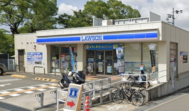 コンビニ　ローソン　豊中服部南町二丁目店（コンビニ）まで204m