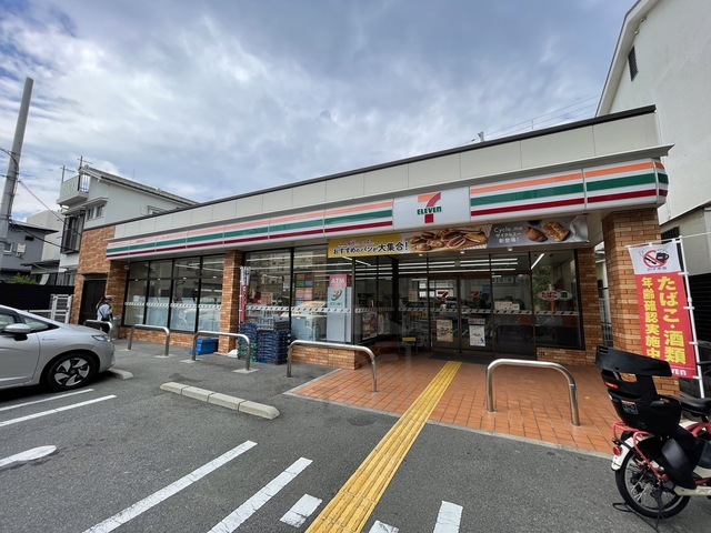 コンビニ　セブンイレブン　豊中服部本町1丁目店（コンビニ）まで252m