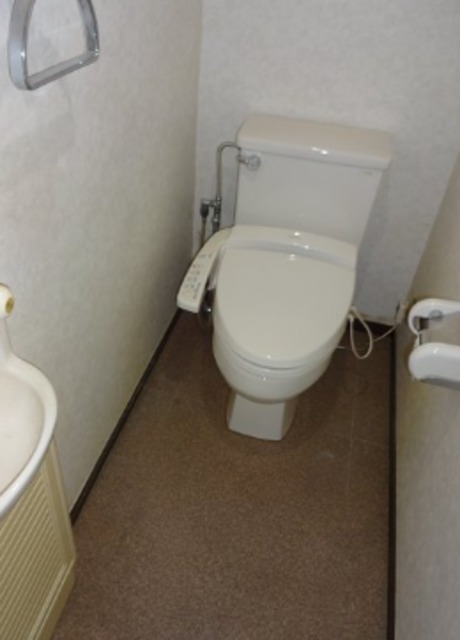 ＪＲ総武線 三鷹駅 徒歩5分 5階建 築35年のトイレ写真
