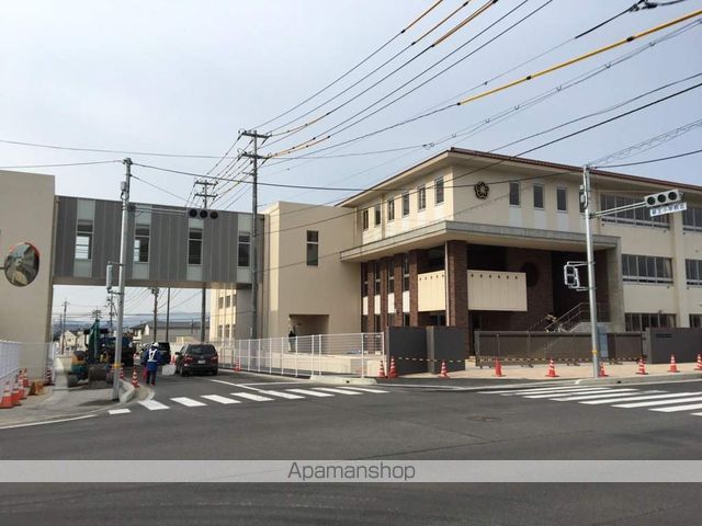 小学校　龍王小学校（小学校）まで970m