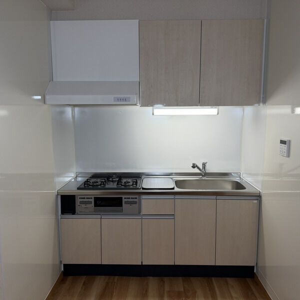 キッチン　※写真は同じマンションの違う部屋のものになります。