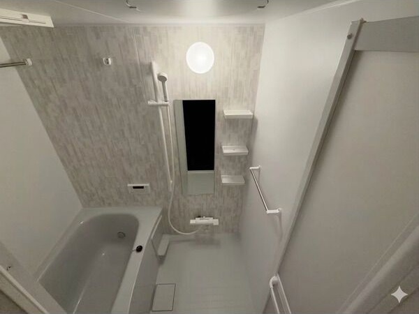 バス・シャワールーム　※写真は同じマンションの違う部屋のものになります。