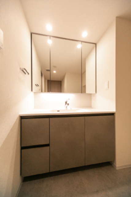 洗面設備　※写真は同タイプ住戸です。