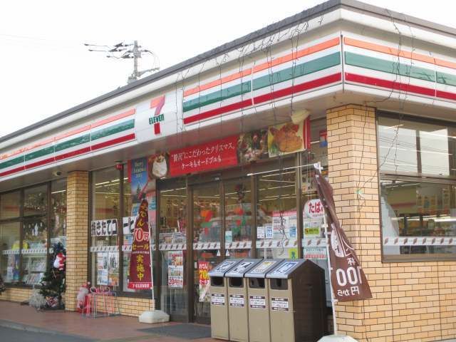 コンビニ　セブンイレブン鴻巣氷川町店（コンビニ）まで110m