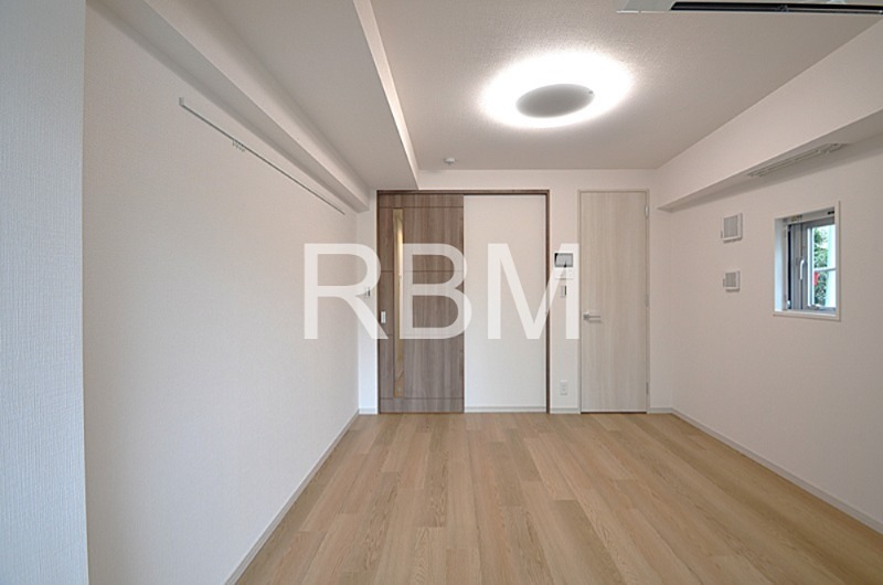 RBM外苑前レジデンスの居間写真