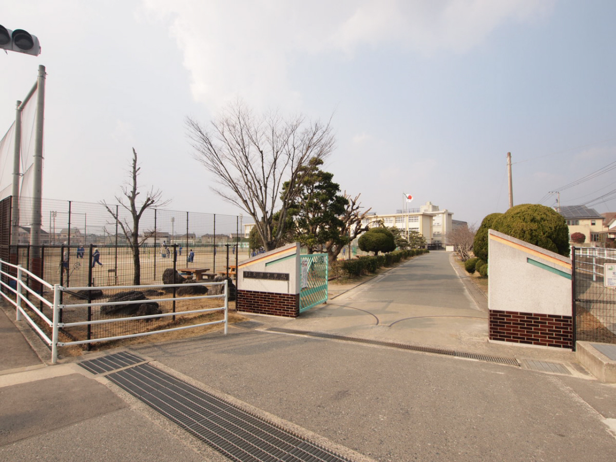 中学校　福岡市立玄洋中学校（中学校）まで1469m
