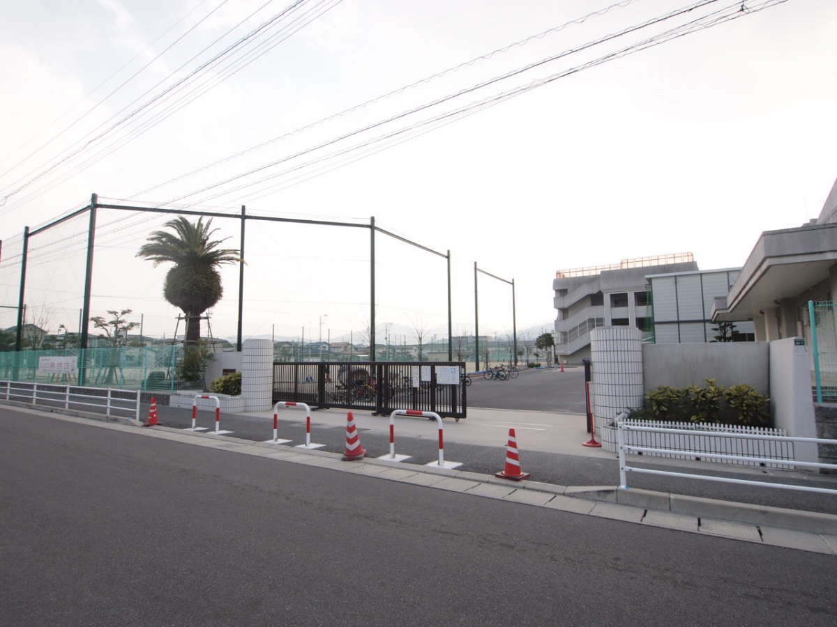 小学校　福岡市立玄洋小学校（小学校）まで852m