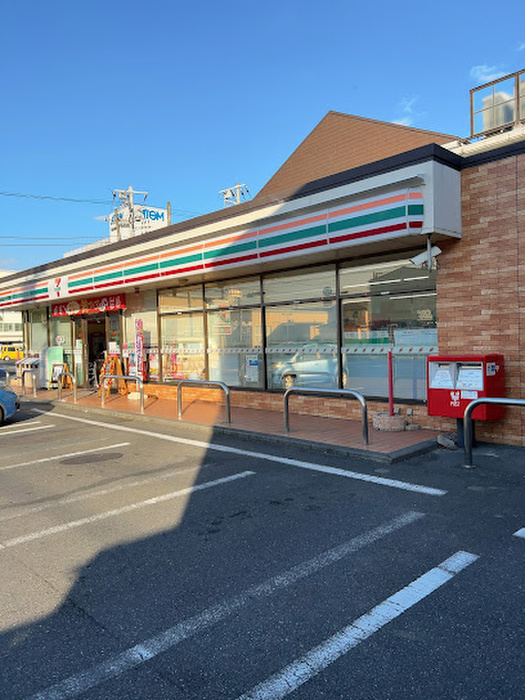 コンビニ　セブン-イレブン 藤沢片瀬店（コンビニ）まで300m