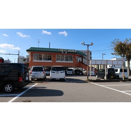 飲食店　８番らーめん横川店（飲食店）まで333m