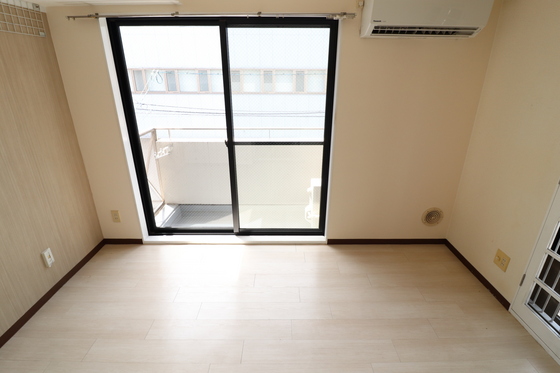 居室・リビング　※別部屋の写真です