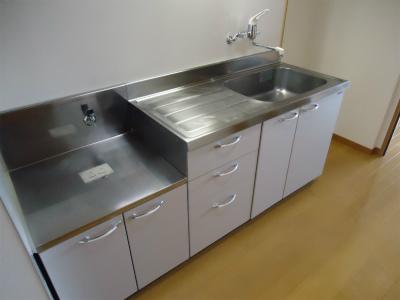 その他設備　2口コンロ設置可で、材料を切るスペースもあるので、お料理も楽