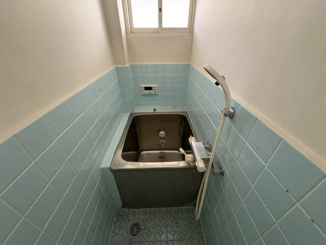 バス・シャワールーム　落ち着いた空間のお風呂です
